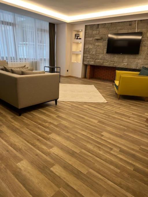 106-large Apartment